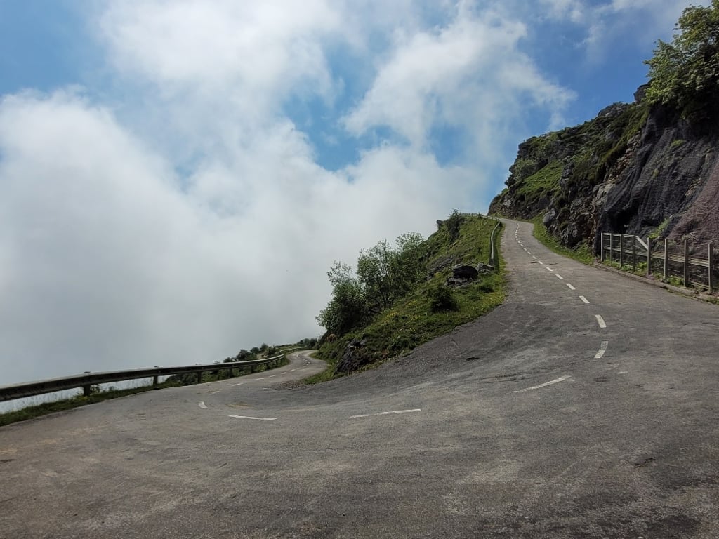 The steep road up Alto de l'Angliru