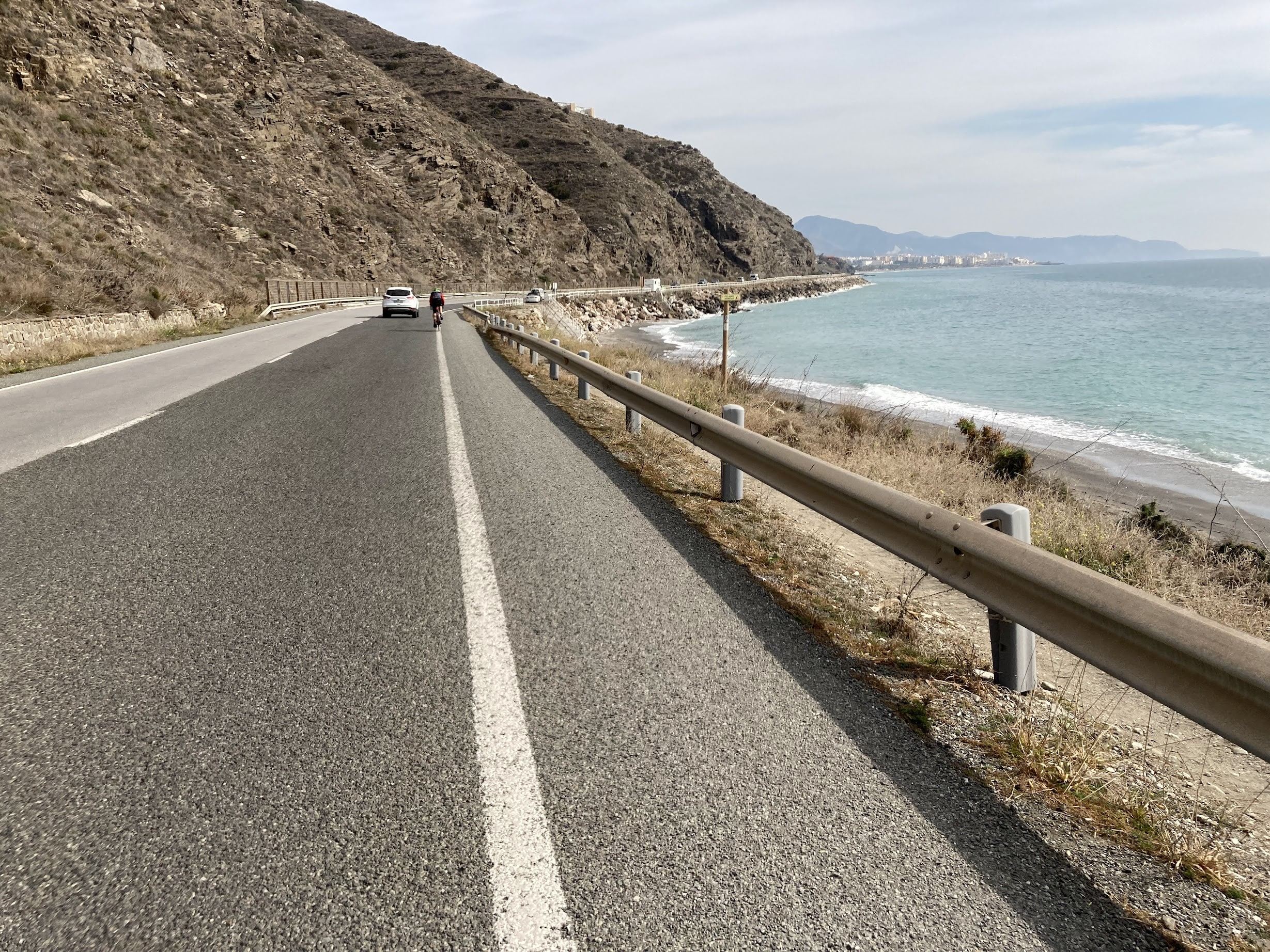 The coastal road - Photo 1